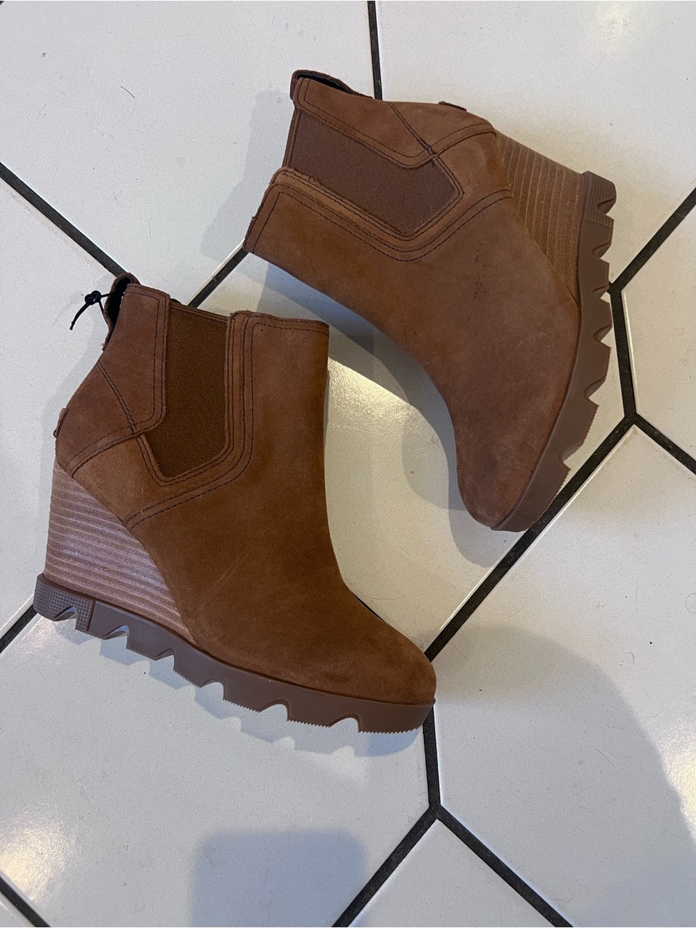 Sorel Women’s Brown suede  Wedge Ankle Boot NWT size 8